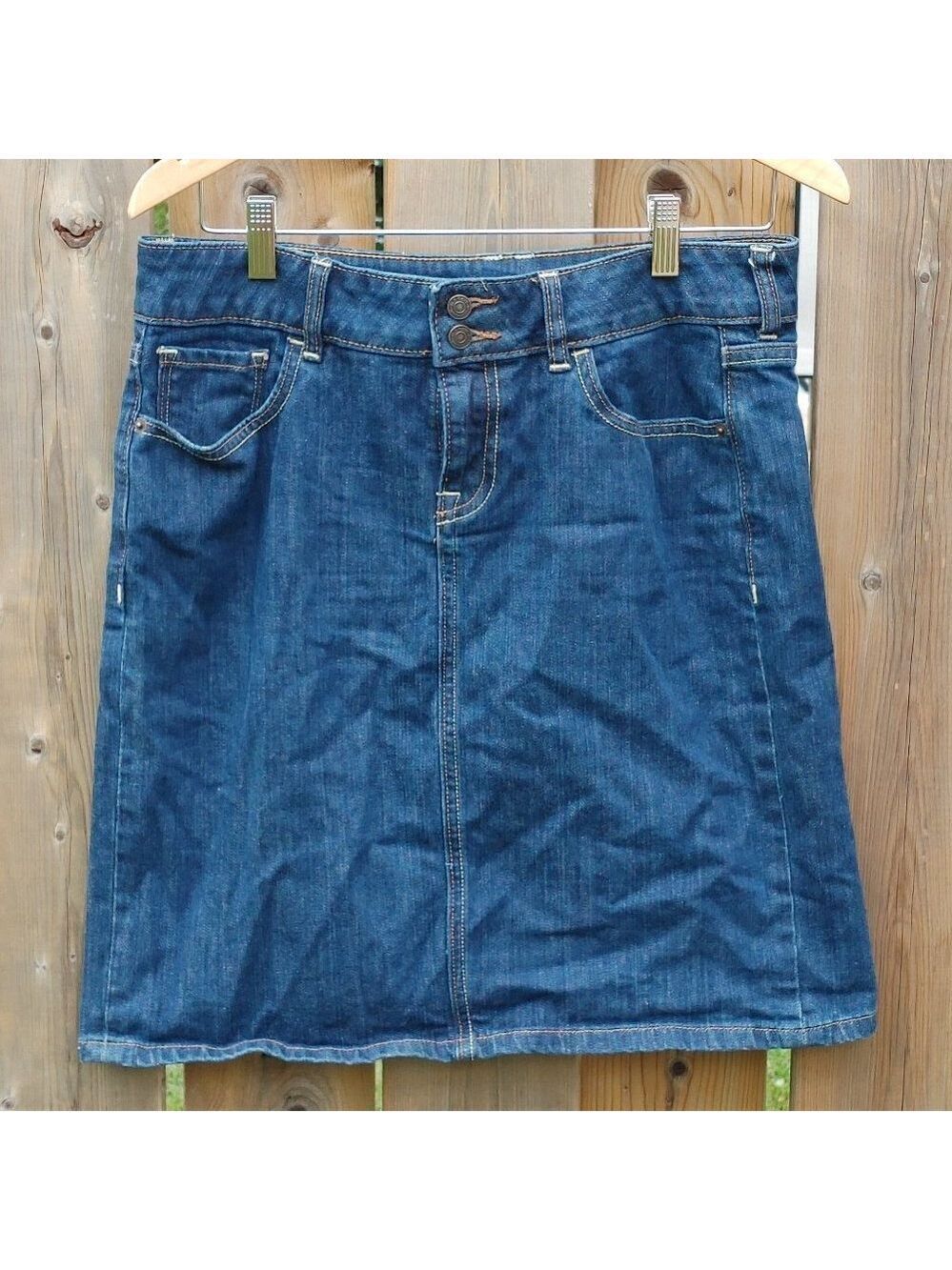 OLD NAVY Denim Skirt Size 8 99% cotton 1% Spandex